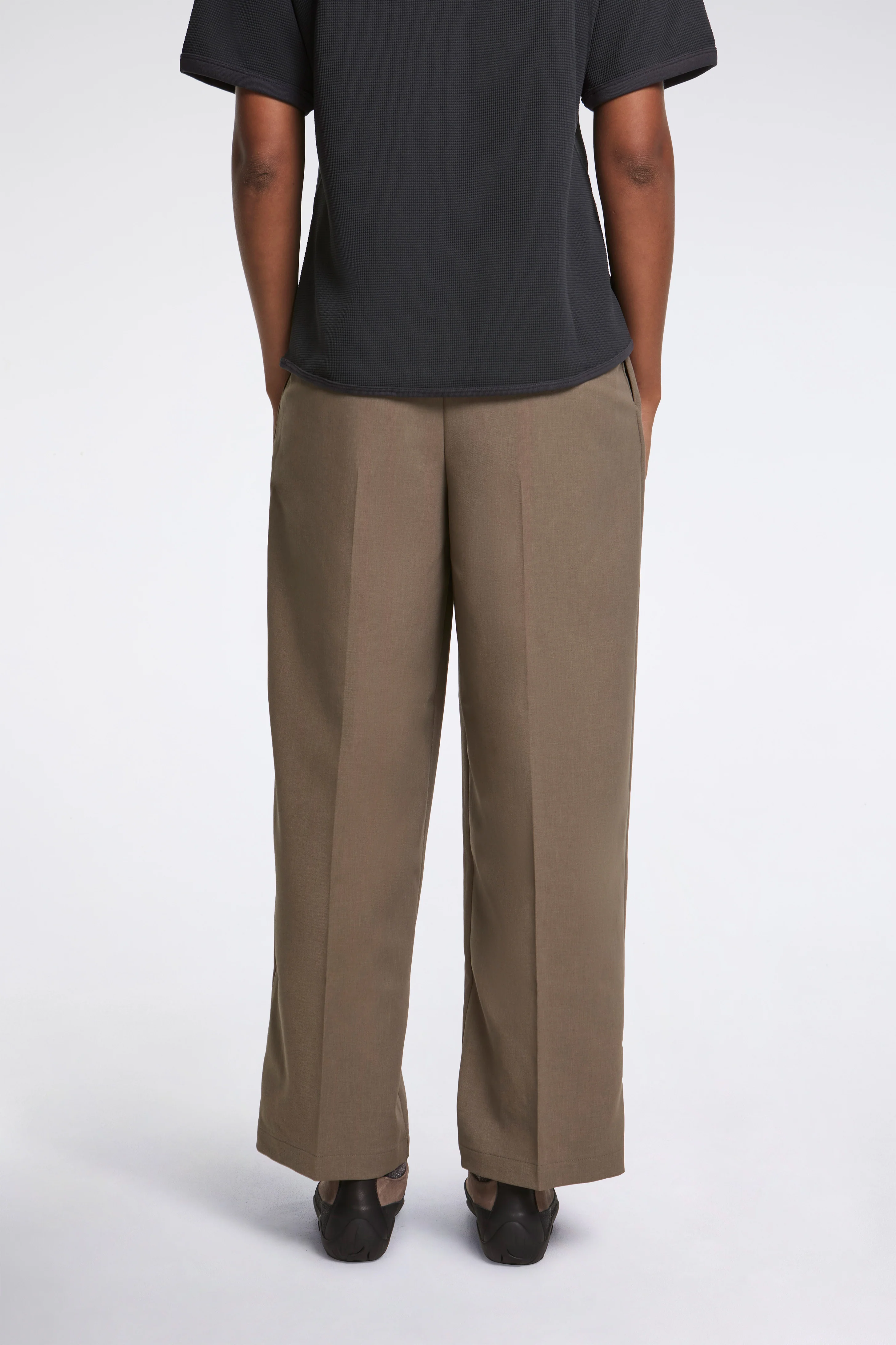 W's 2-Tuck Straight Pants Sand Land - Image 2