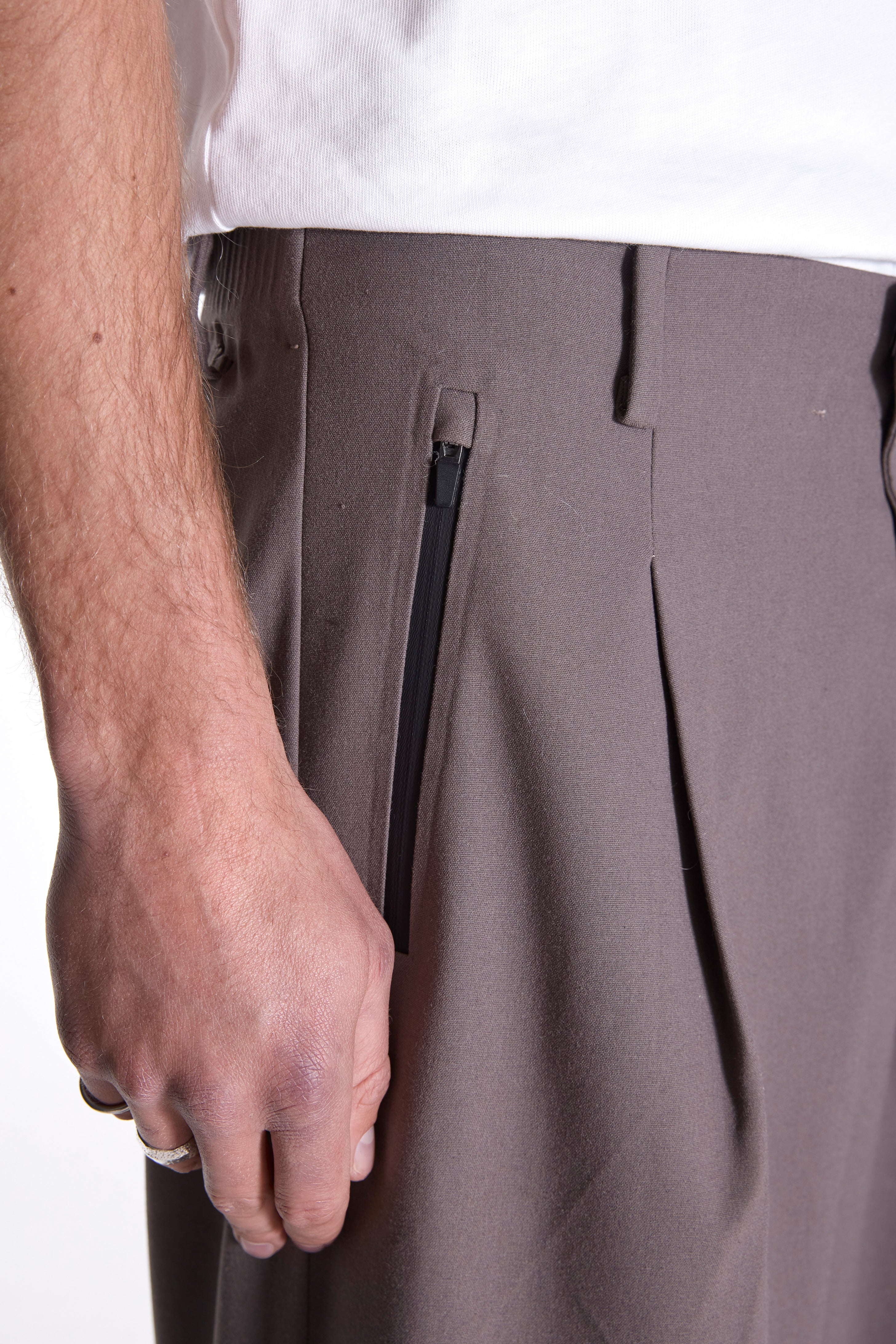 Waypoint Texture Trouser Dark Taupe - Image 5