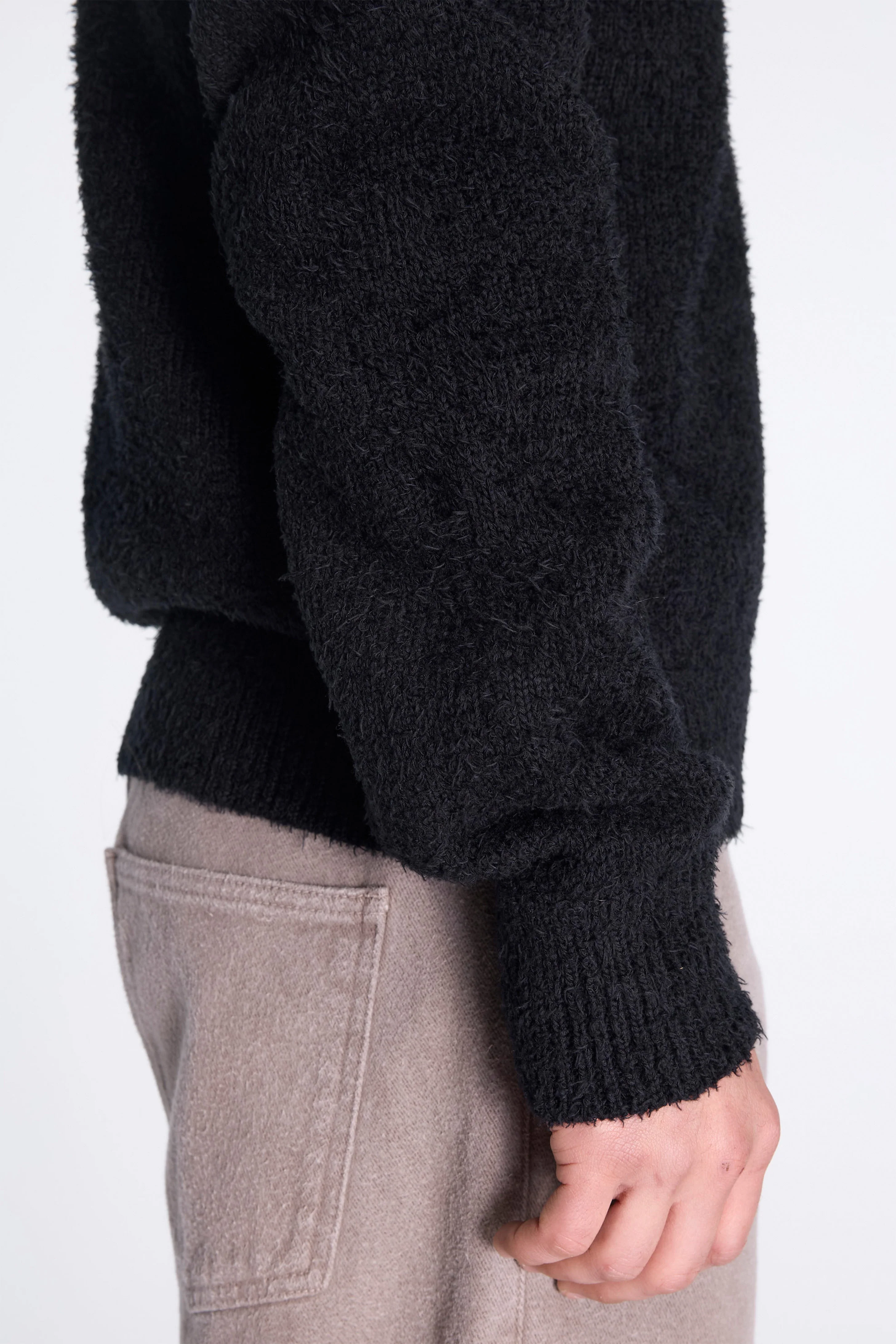 V-Neck Sweater Furry Black - Image 4
