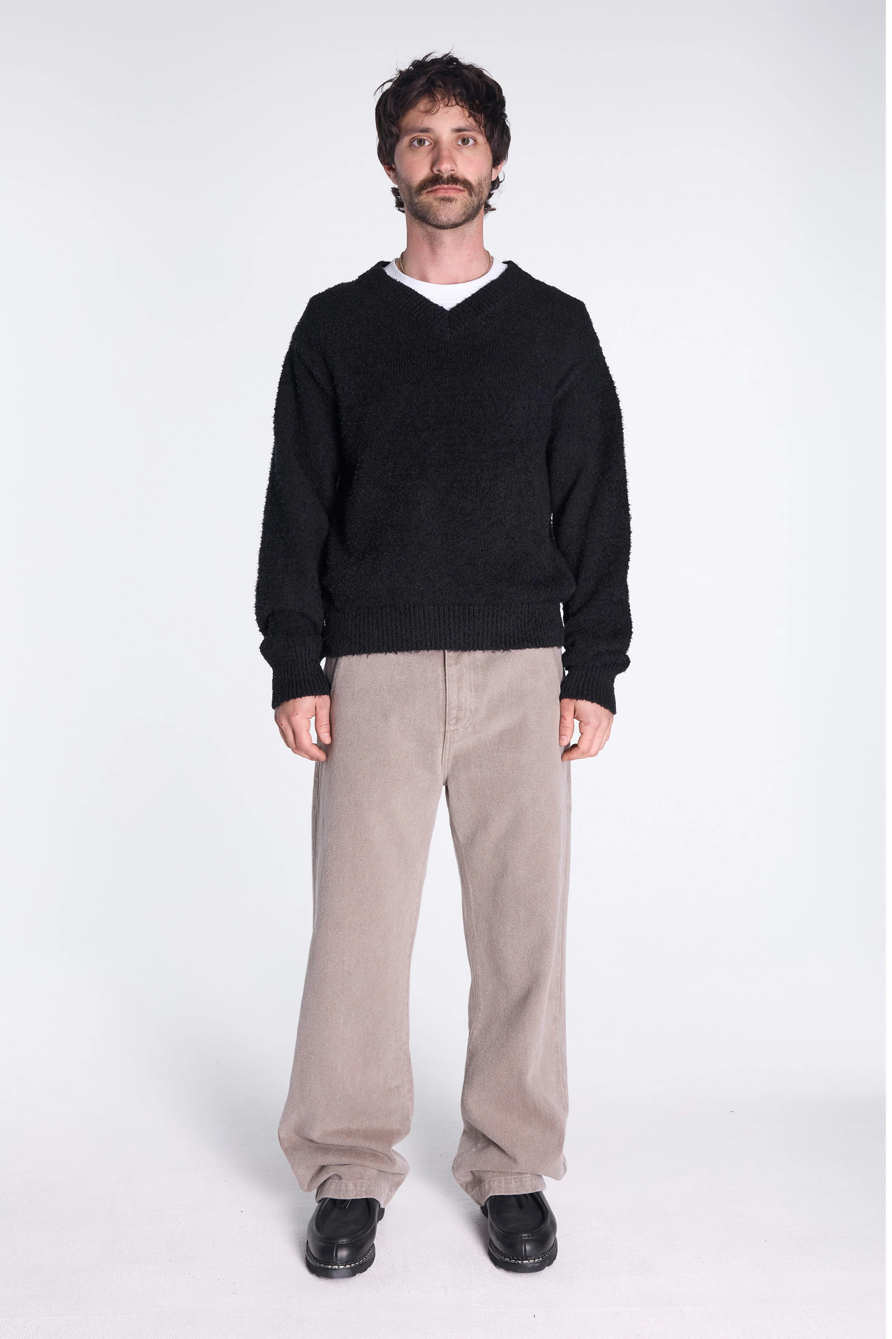 V-Neck Sweater Furry Black - Image 5