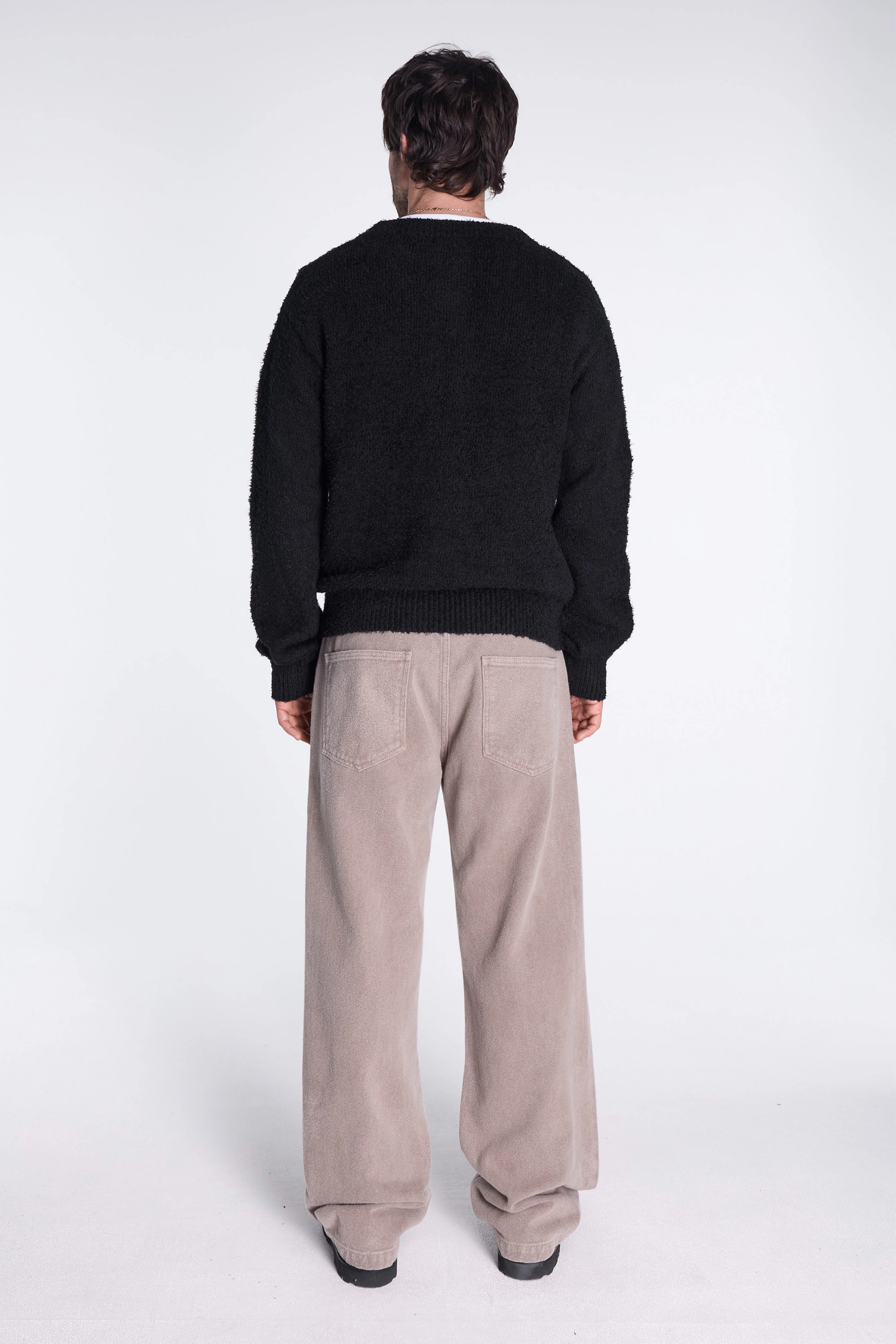 V-Neck Sweater Furry Black - Image 6