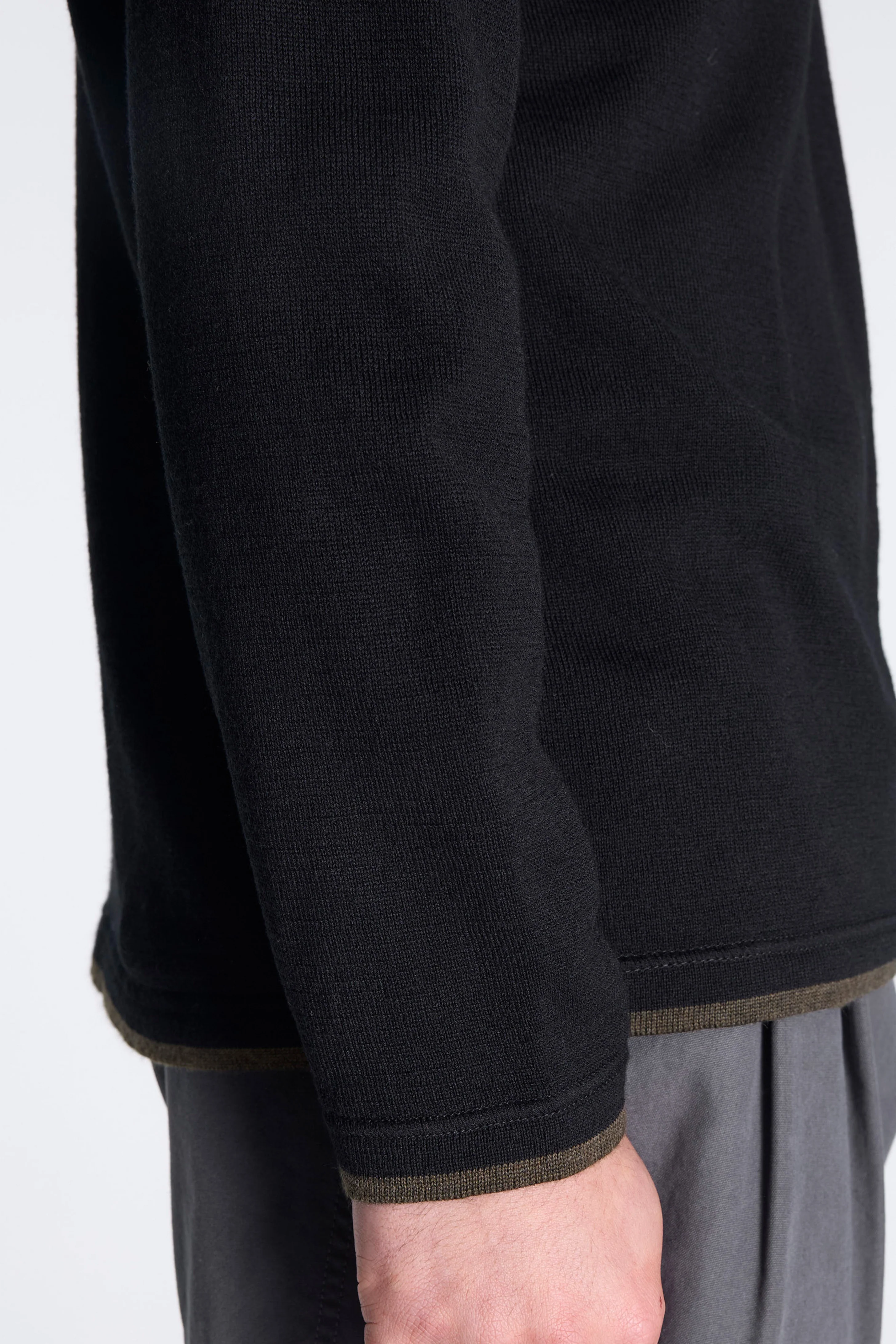 MHL Tipped Thermal Black - Image 3