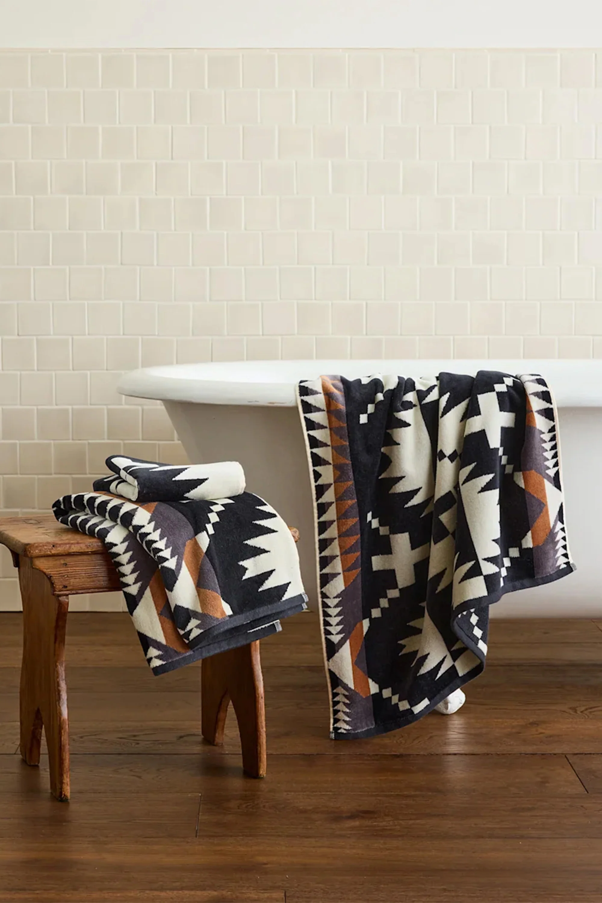 Jacquard Towel Collection Spider Rock Black / White - Image 5